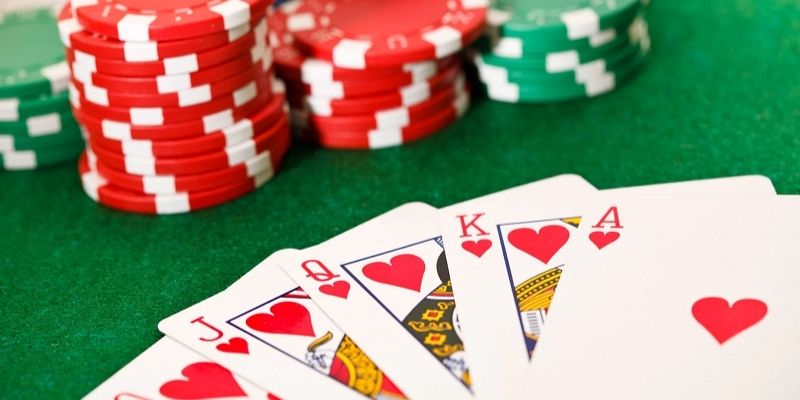 Hướng dẫn luật chơi chi tiết từng vòng trong Poker online 77win